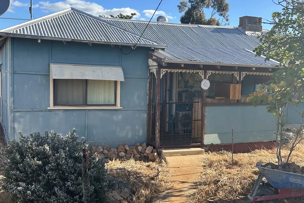 Wyalkatchem 2 Bedroom FOR SALE – 28 WILSON STREET, WYALKATCHEM
A Little TLC, Plenty of Potential!