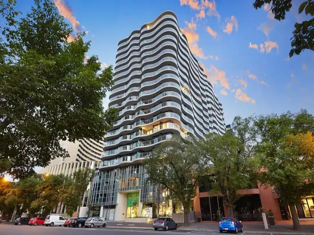 Two Bedroom Two Bathroom- Albert Park Lake and Stunning Ocean Views