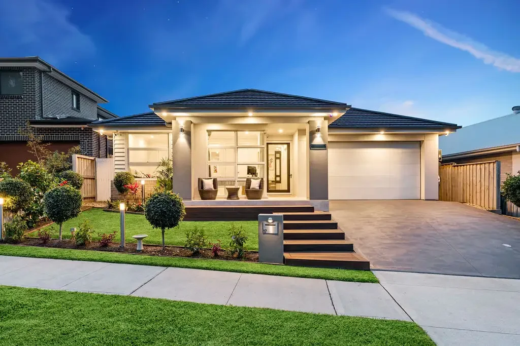 17 Seville Circuit, Gledswood Hills, NSW 2557