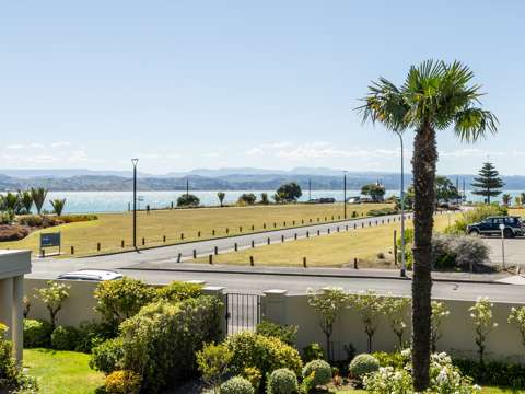 Ahuriri 3 Bedroom Waterfront Luxury – Front-Row Position