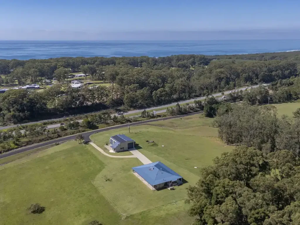 Valla Dual Title Acreage with Architect-Designed Home | 73.76ha in Valla...