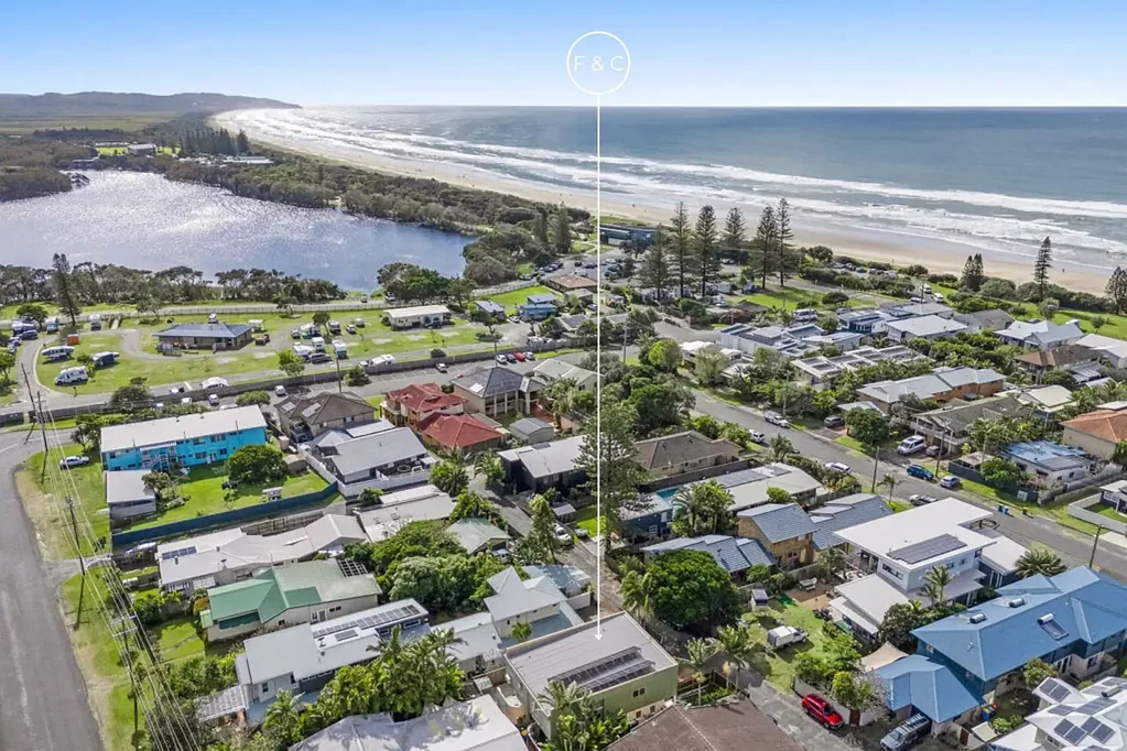 Lennox Head 3ਬੈੱਡਰੂਮ Coastal Style Meets Effortless Living – 250m to Seven Mile Beach