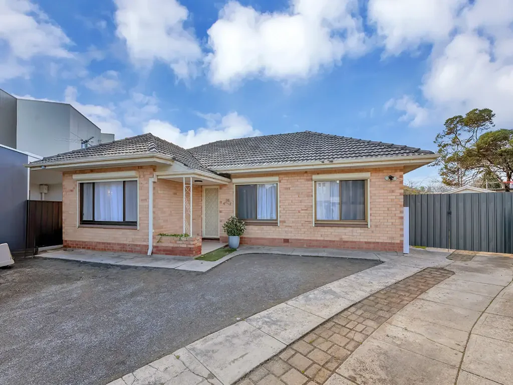 Spacious Four - Bedroom Family Entertainer in Convenient Campbelltown