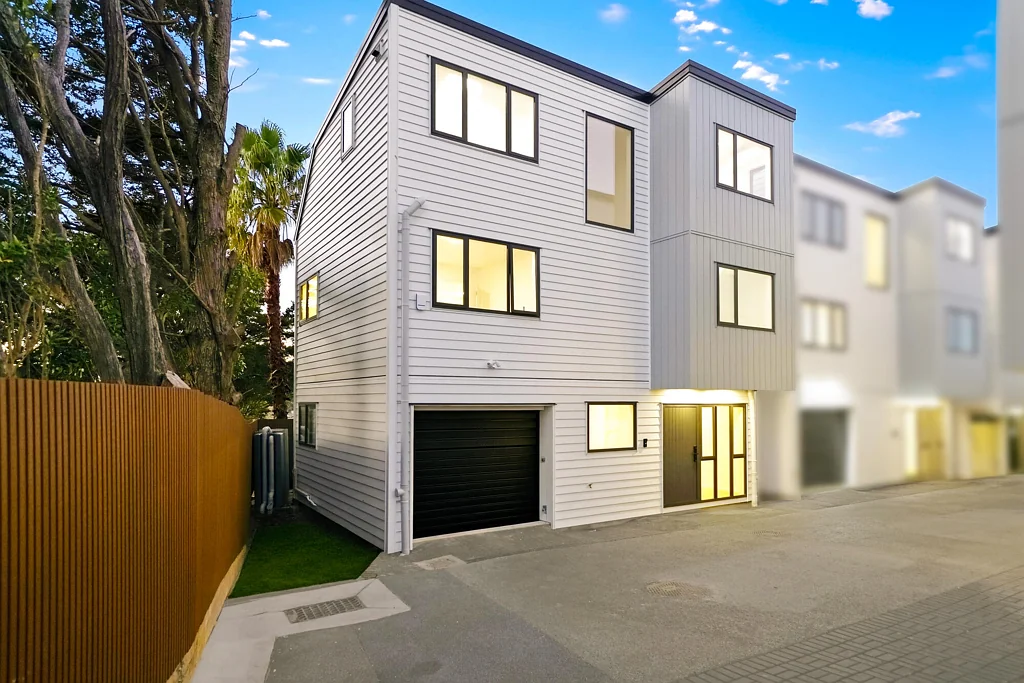 Totara Vale 3Kwarto Smart Living in Double Westlake Zone