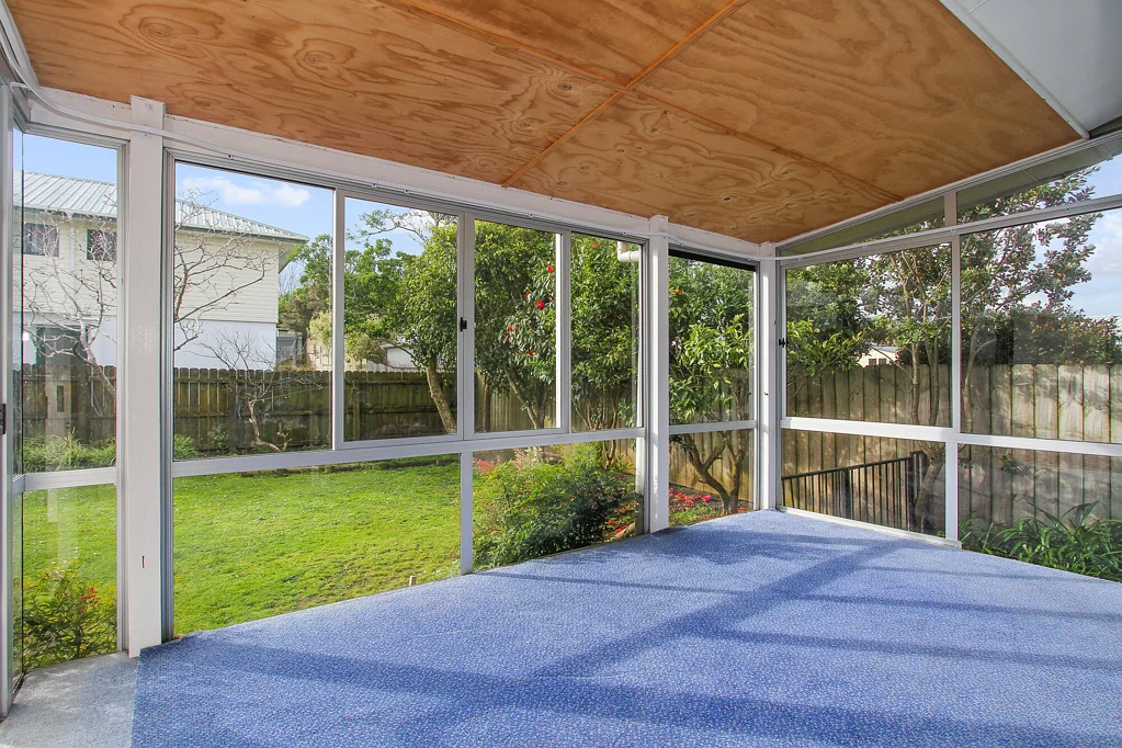 Clarks Beach 3Zimmer Great First Home Buyer Opportunity - 3 bed-2 Bathroom