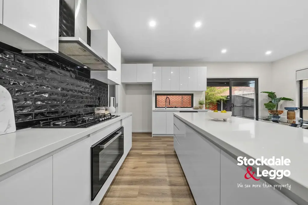 Fawkner 4chambre Grand Scale Modern Living!