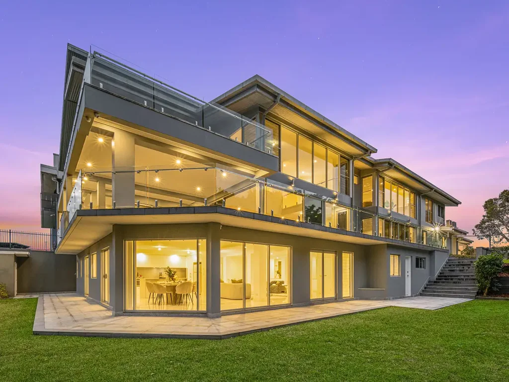 Indooroopilly 8غرفة نوم A Landmark Residence of Extraordinary Scale in Long Pocket’s Prestigious Golf Course Precinct
