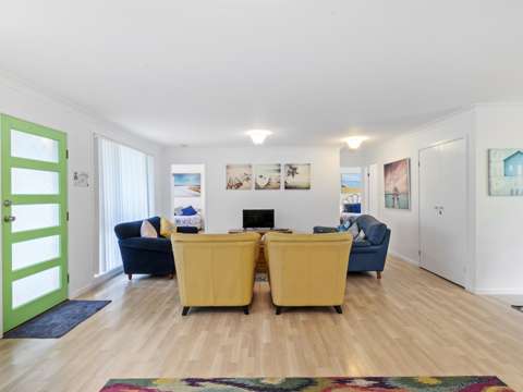 Mollymook Beach 3 Bedroom Walk to Beach, Shops and Restaurants