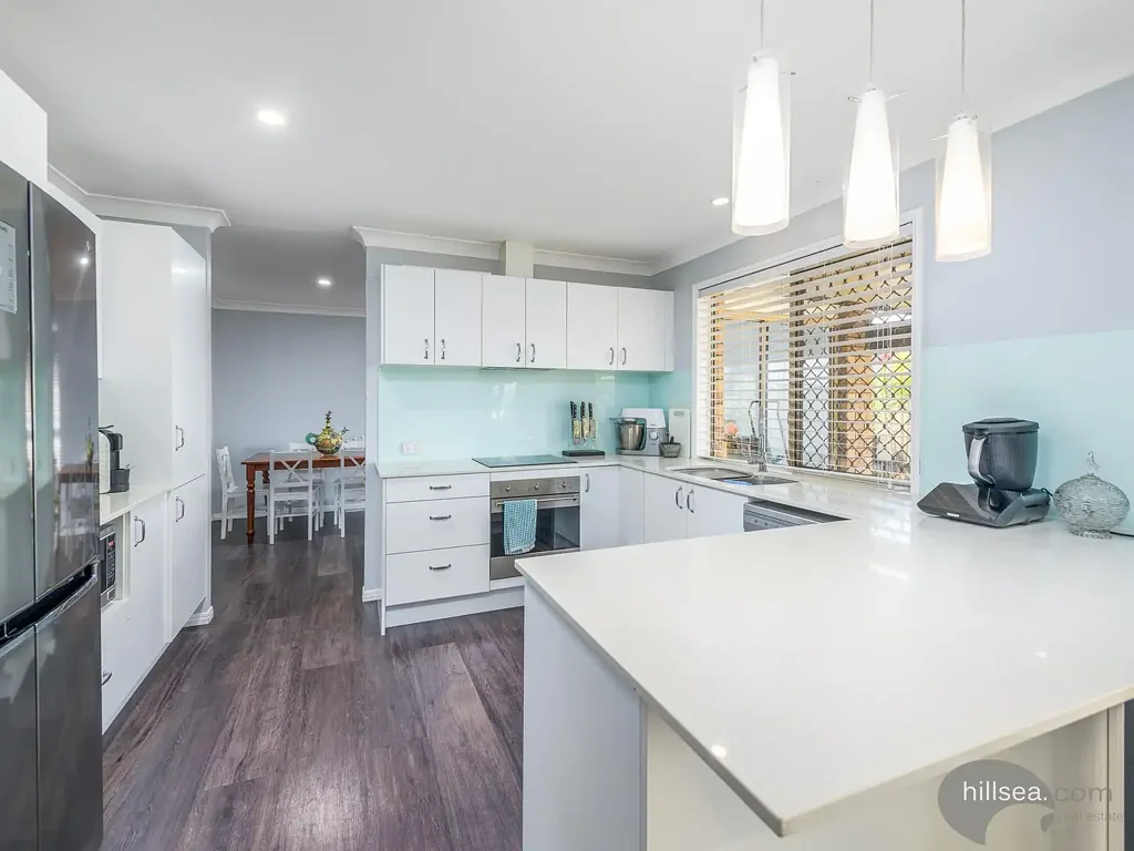Helensvale 3غرفة نوم GREAT FAMILY HOME + GRANNY FLAT + SPARKLING POOL - appx 770m² BLOCK - ROOM FOR MULTIPLE VEHICLES - Appx 10kw SOLAR SYSTEM
