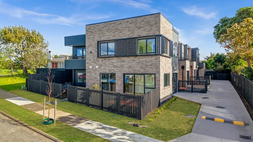 Mangere Bridge 4ਬੈੱਡਰੂਮ 4 BEDROOMS WITH UNIQUE LAYOUTS