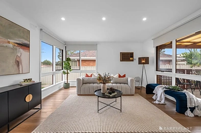 Melton 3房 安静便利位置 宽敞585m²地块 精心翻新三卧砖面 新装地板百叶 侧向通道无地役 大型遮盖Pergola 钢制双车位Shed 工作室区域 管道供暖空调 未来发展潜力 Big Shed - Big Block – Big Opportunity