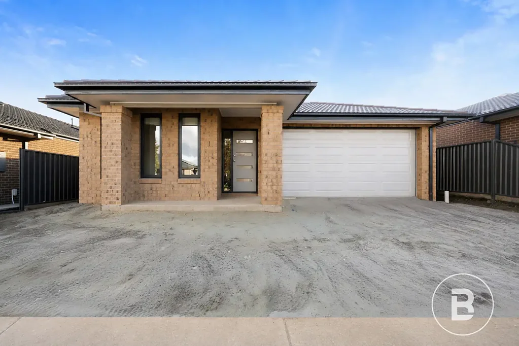 Lucas 4Habitaciones BRAND NEW LUCAS LIVING WITH FLEXIBLE FAMILY APPEAL
