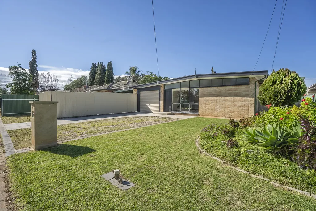 GREAT FAMILY HOME AT IN THE HEART OF SALISBURY EAST!!!