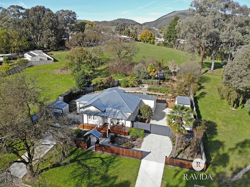 24 ODONNELL AVENUE, Myrtleford, VIC 3737