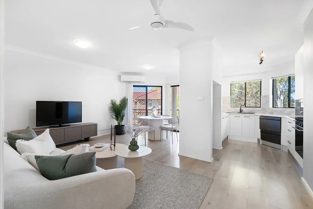 Caringbah 2房 拎包入住 – 时尚、宽敞且全新翻修 Move Straight In – Stylish, Spacious & Completely Renovated