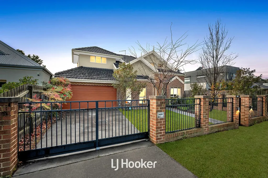 Berwick 3Zimmer Architectural Grace & Refined Living in Iconic Old Berwick Nestled