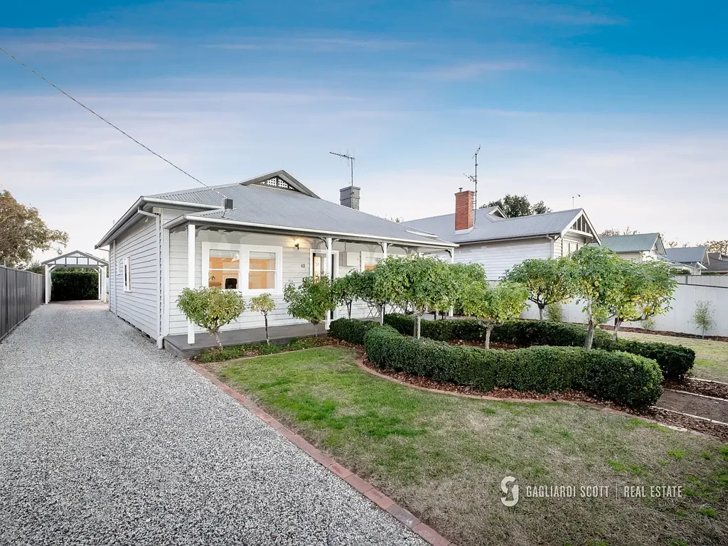 Shepparton 4 Bedroom CBD Weatherboard Charmer!
