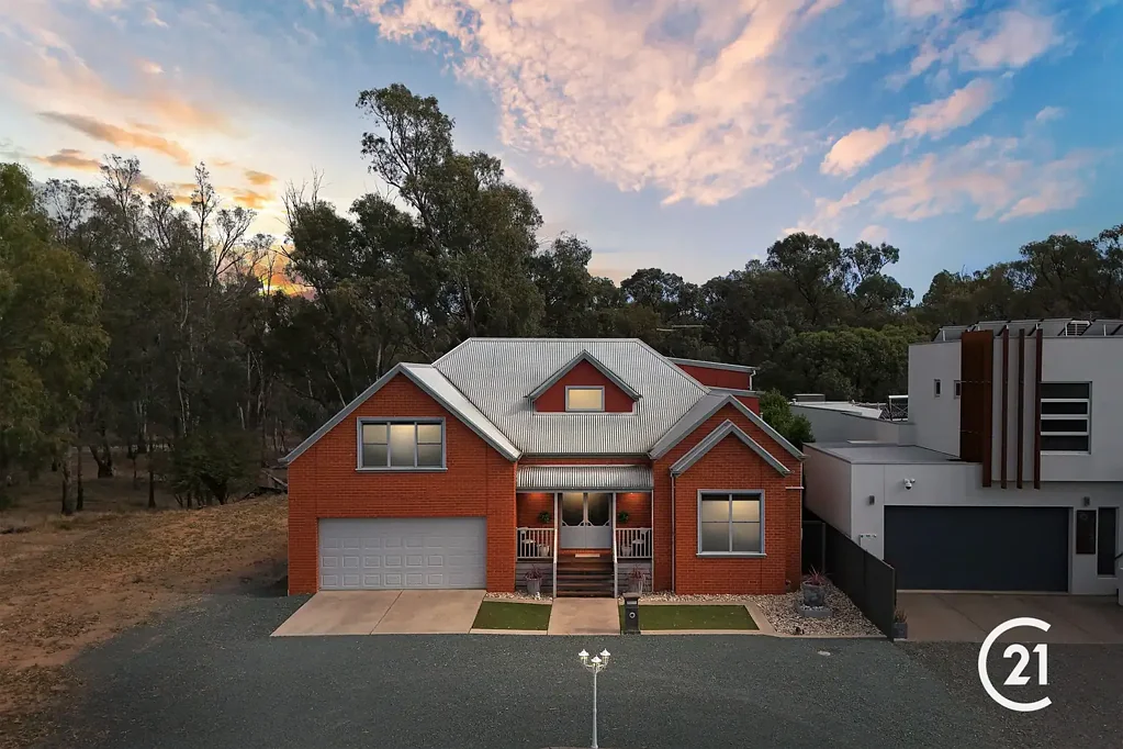 Echuca 4房  ARCHITECTURAL LIVING WITH BUSH BACKDROP & POTENTIAL INCOME OPTIONS!