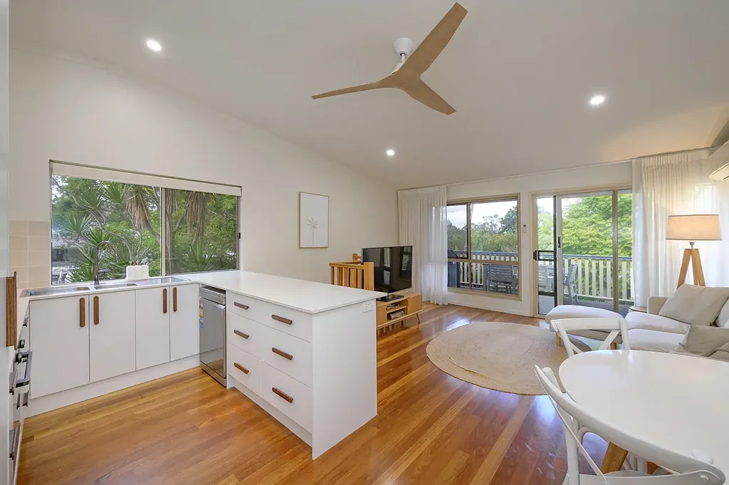 Cooroy 2 Bedroom Charming Townhouse with Big Side Yard