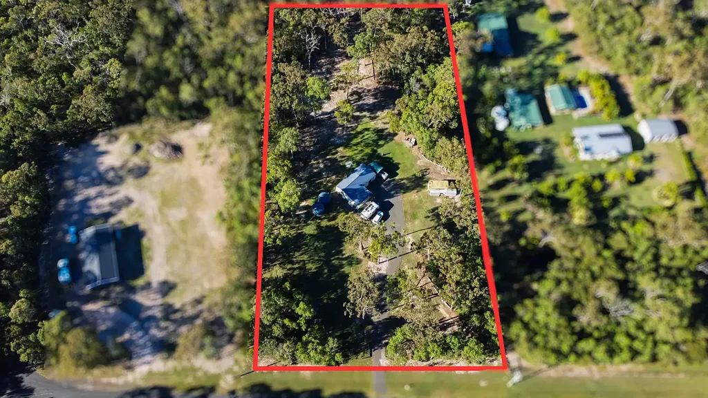 Moore Park Beach 1房  Sun, Sand & Space – Land with Shed Close to the Coastline!