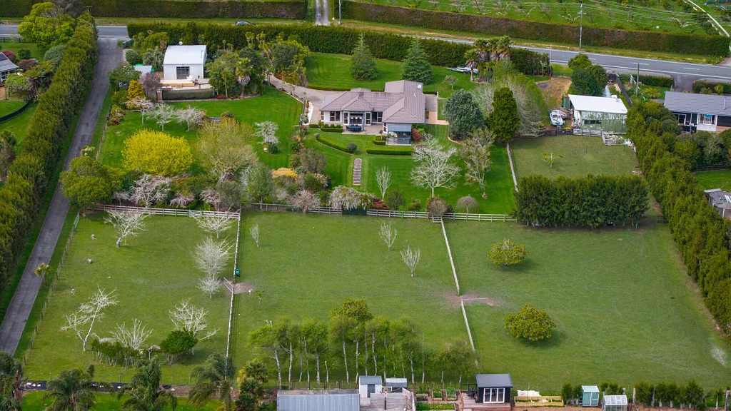 Kumeu 5房  Two Homes. One Serene Lifestyle.