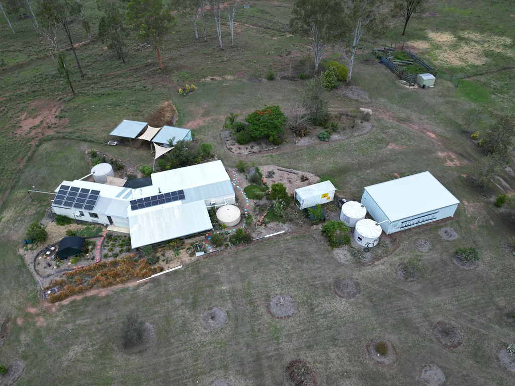 Cloyna Escape to Your Own Creative Oasis on 42 Acres!