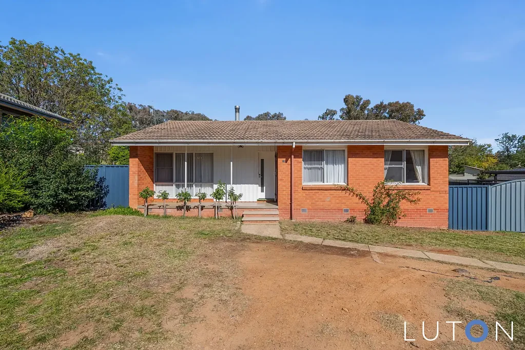 Spacious Family Home Backing Leafy Reserve