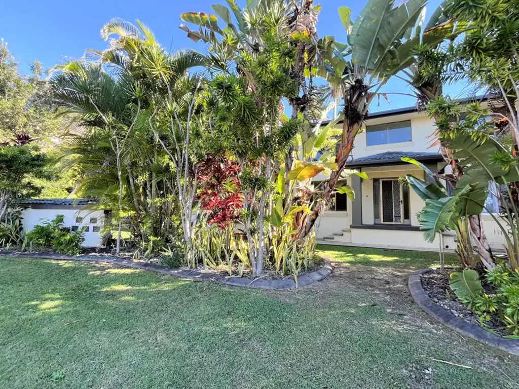 VILLA CLOSE TO BEACH WITH WATER INCLUDED