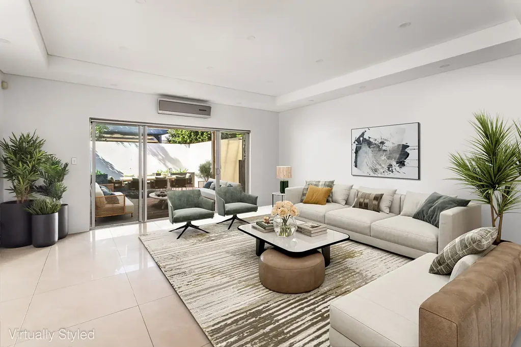 Eastlakes 4कमरा Tri-Level Home Created for Low-Maintenance Family Living