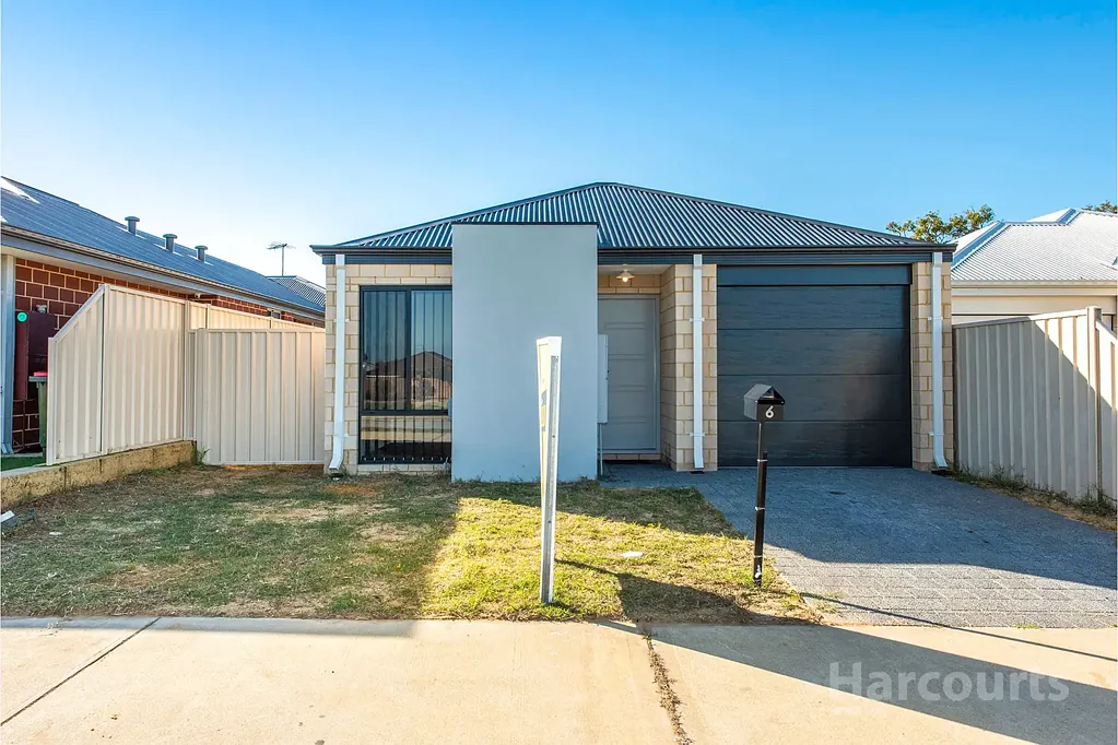 Modern, Low-Maintenance Living in Popular The Chase Estate