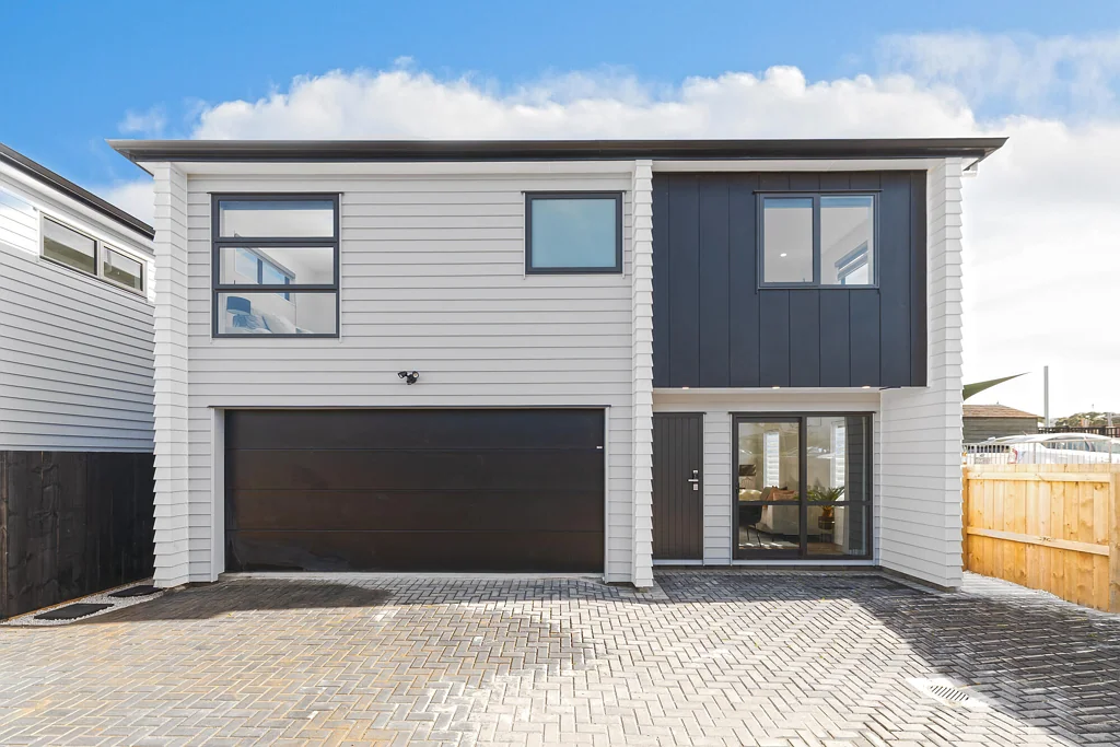 Blockhouse Bay 4房  Freehold & Standalone with Double Garage