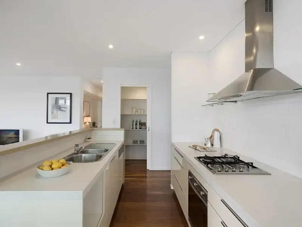 Modern Resort-Style Living in the Heart of Camperdown - 1 week rent *