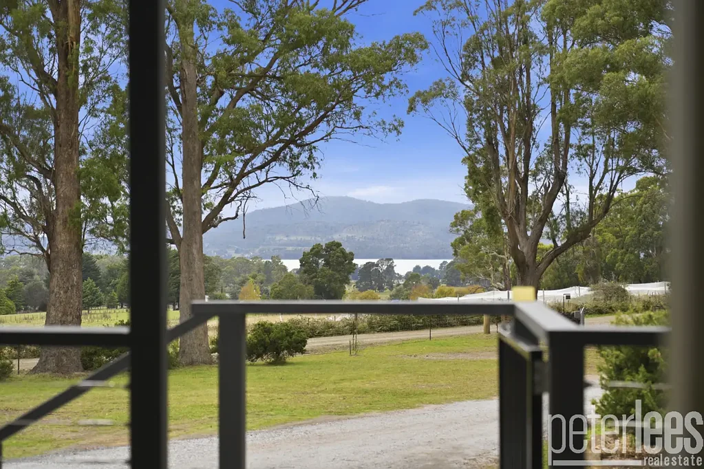 Gravelly Beach 3房  Lifestyle Buyers Dream with Tamar River Views & Space for Boats and Vans