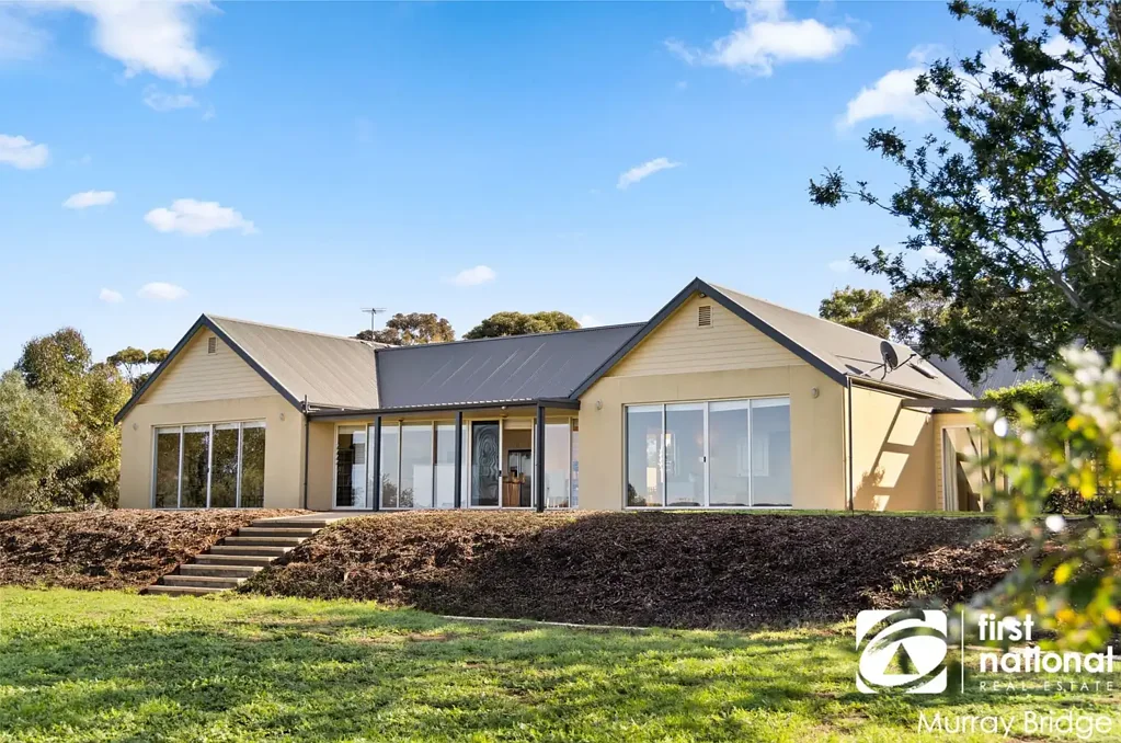 Murray Bridge 6Zimmer Grand Family Home Sweeping Views on Large Parcel of Land.
