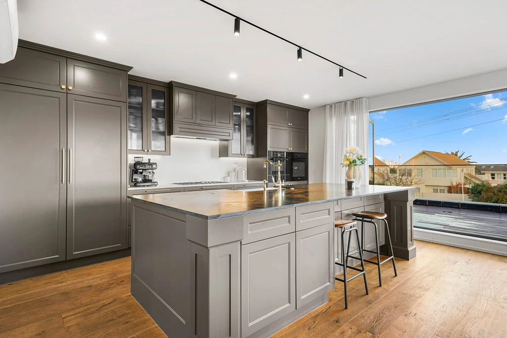 Hauraki 4房 海天一色的奢华宣言——这不仅是家，更是身份象征 Iconic Sky Tower, Harbour Bridge & Sea Views