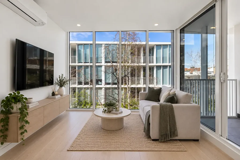 Brighton 1 Bedroom Light-Filled Bayside Living in the Heart of Brighton