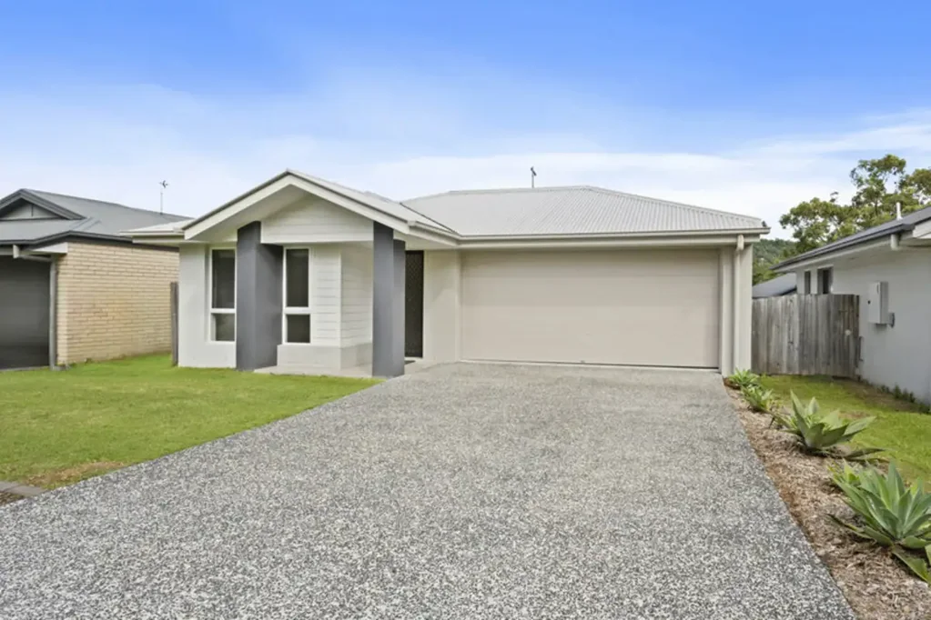 4-BED FAMILY HOME WITH HINTERLAND VIEWS