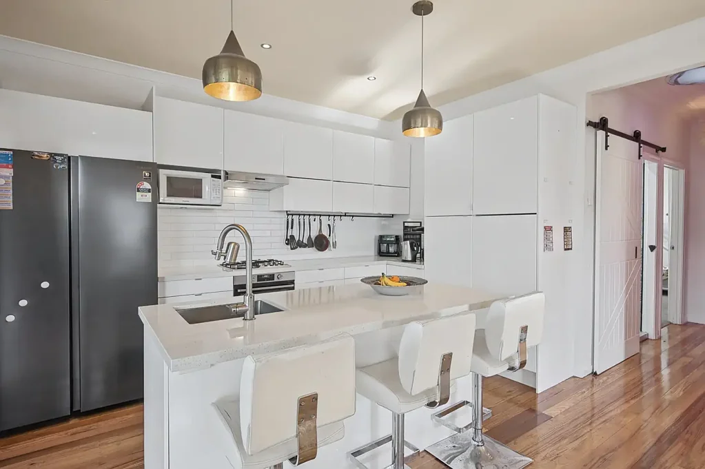 Rocklea 2房 装修精美，随时可供参观！ Beautifully Renovated and Ready For Inspection!