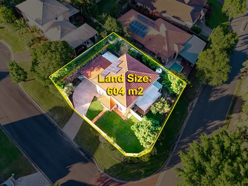 Underwood 4房 业主缩小住房面积，604平方米转角地块上的四卧室家庭住宅 Priced To Sell, Substantial Family Home On A Corner Block