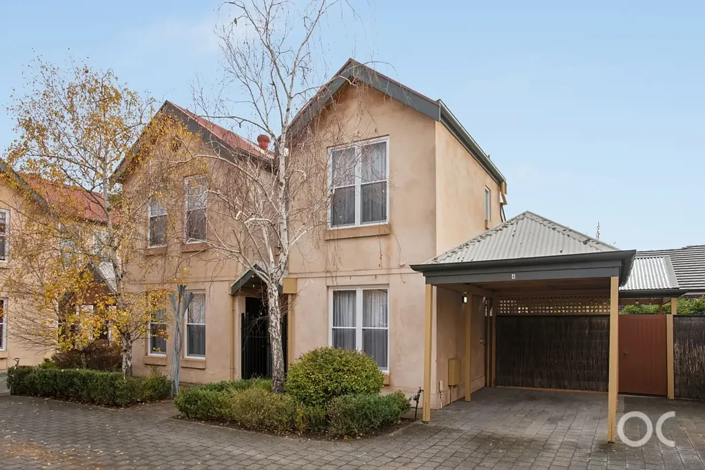Kensington Park 3chambre Upscaled townhouse living with two courtyards