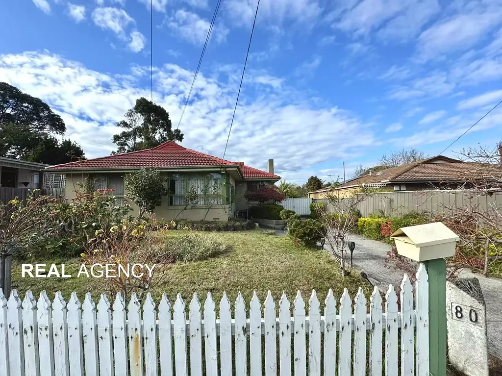 $580/w 4 Bed Home with Double Garage Absolutely Convenient Location!