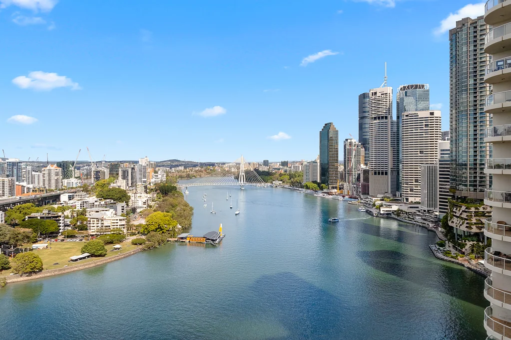 Brisbane City 2房 尊享河滨生活，坐拥无遮挡美景 Premium Riverfront Living with Uninterrupted Views