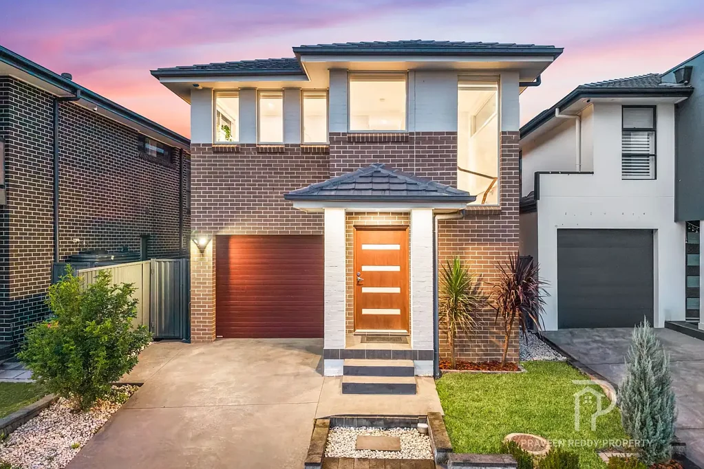 Schofields 5 Bedroom Elevated Premium 5 Bed 3 Bath Inside Altrove Estate & Walk To Schofields Station & Nirimba School !!