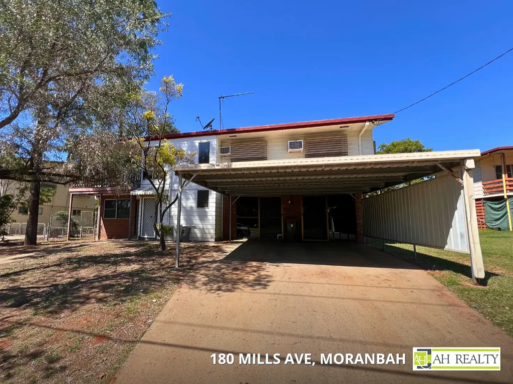6 BED HOME WITH UNDERCOVER ENTERTAINMENT AREA - CLOSE TO SCHOOLS AND SPORTING FACILITIES.