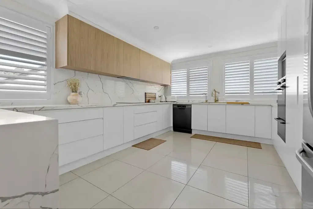 Modern & Spacious Family Entertainer with Swimming Pool