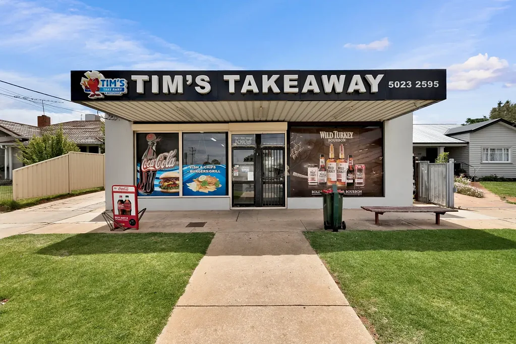 Mildura 3ਬੈੱਡਰੂਮ Buy both a home and a business in one freehold property!!