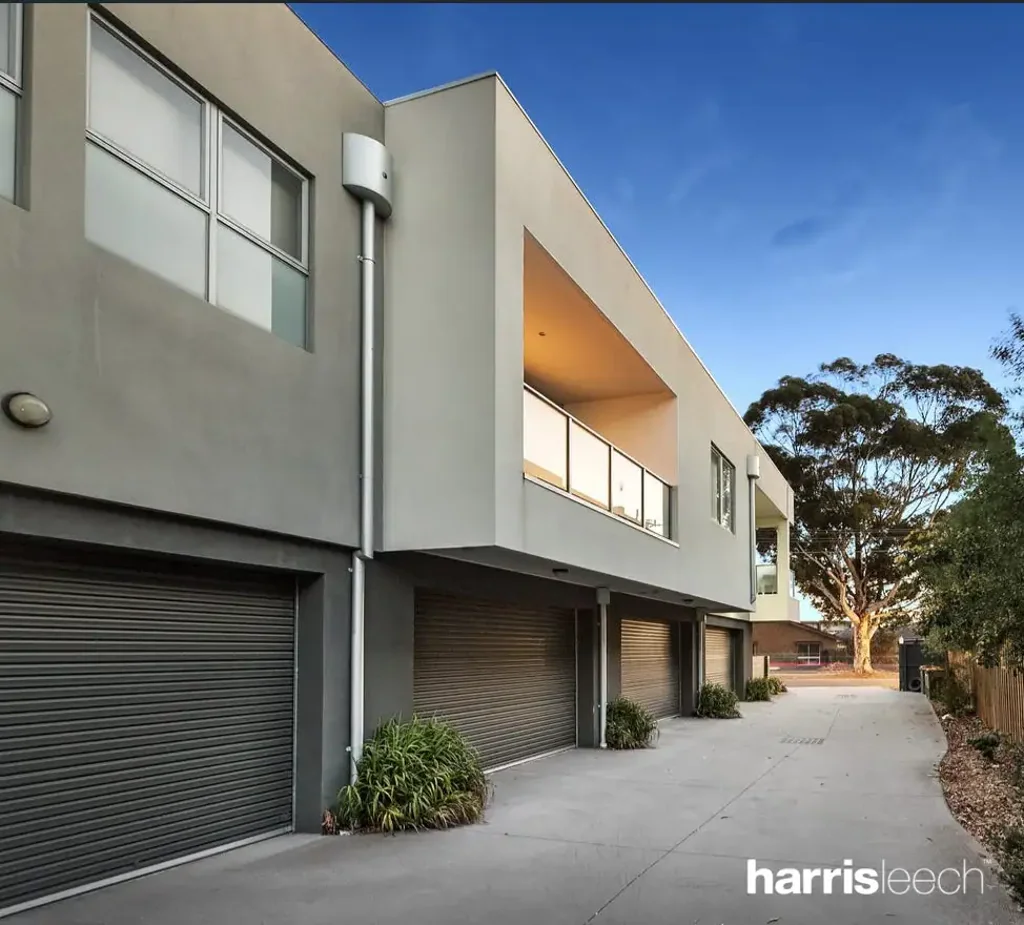 **Outstanding Townhouse**