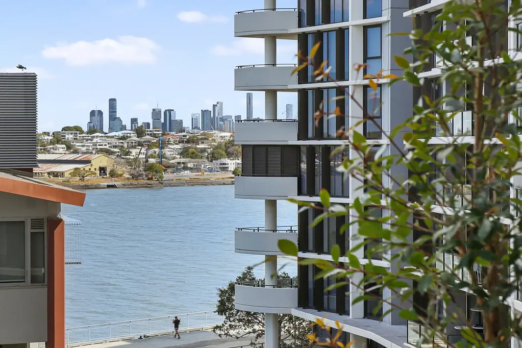 Hamilton 2 Bedroom River and City Views with Portside at Your Feet
