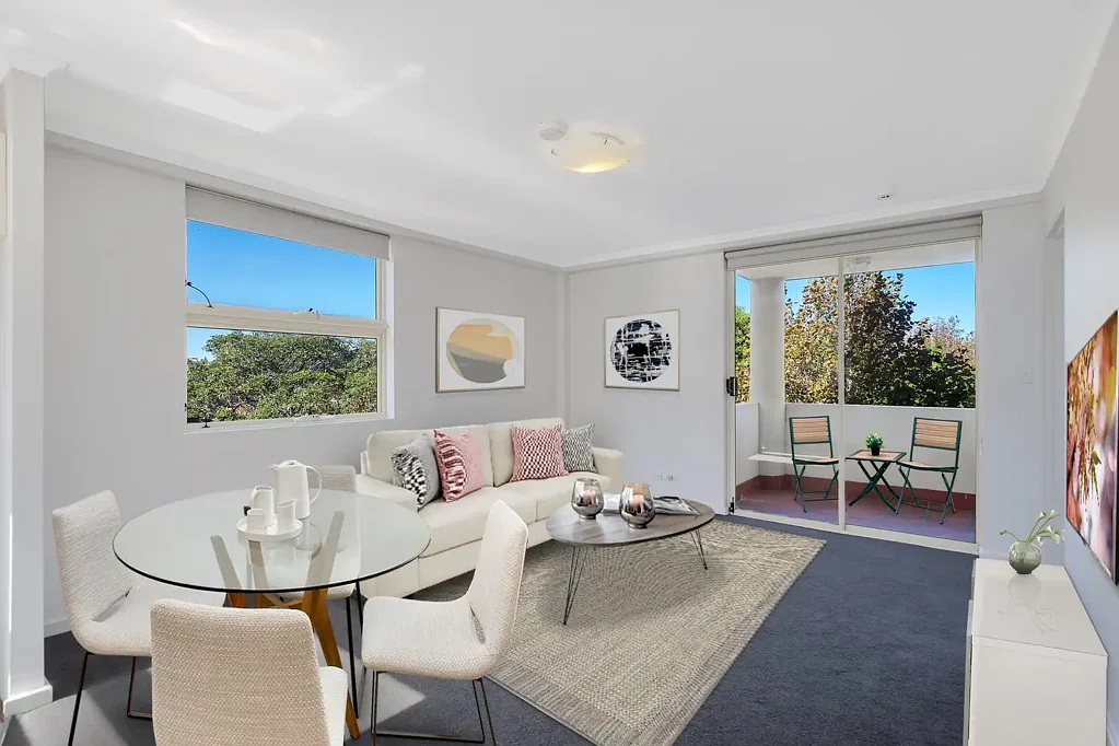 Light Filled Apartment In Premium Location