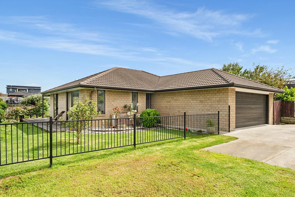 Welcome Bay 3 Bedroom Owners Ready to Go - Bring Your Offer